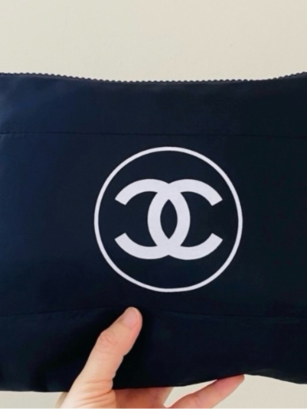 Large Chanel Black Puffy nylon w White ‘CC’ Branding cosmetic bag Pouch. GWP - Picture 4 of 10